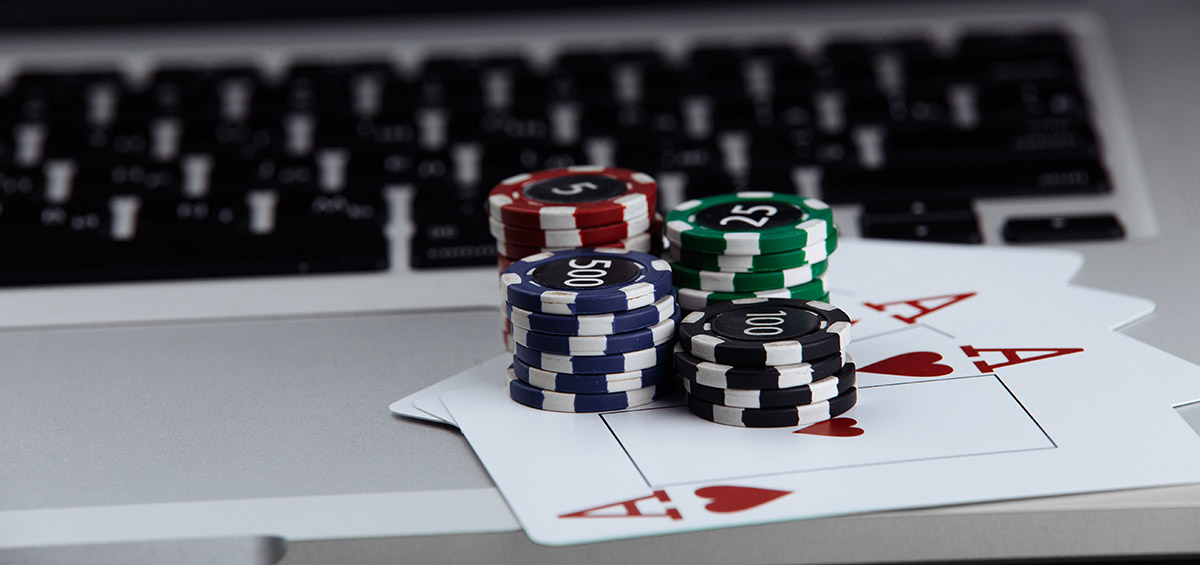 Fiches da poker sul laptop