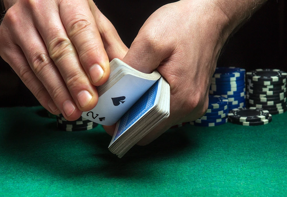 Come si danno le carte a poker?